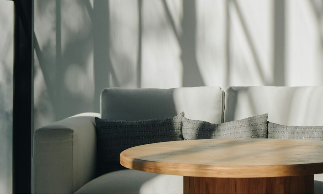 Modern interior with circular table and chairs